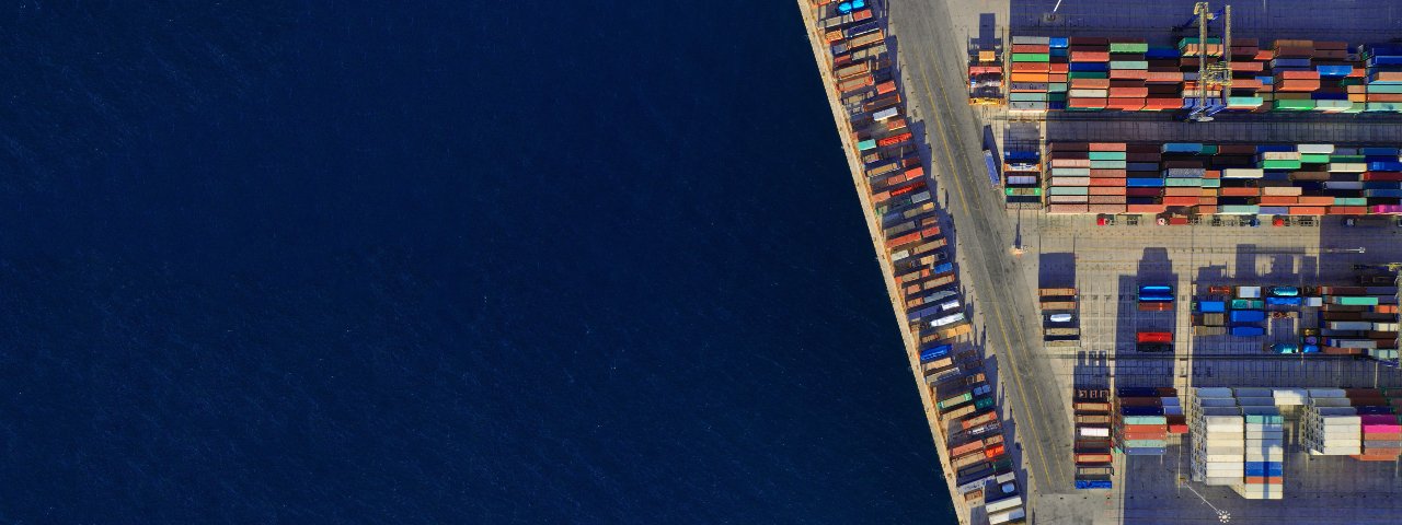Asien: Containerterminal / Seehafen