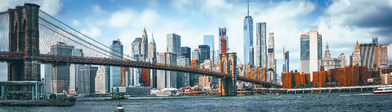 USA: Brooklyn Bridge in New York City